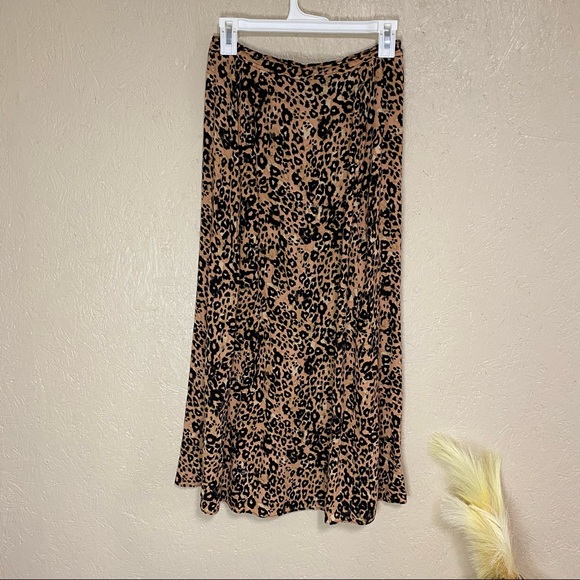 Wilfred Aritzia Amelie Leopard Print Button Front Midi Skirt - Picture 7 of 9